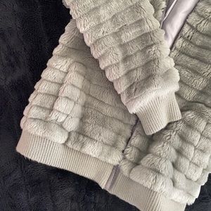 BNWOT Gorgeous Fur Coat with hood